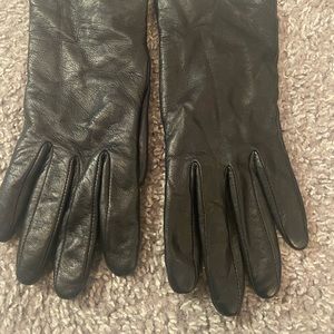 Danier Leather Womens leather gloves